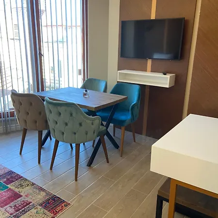 Town Hotel 3*